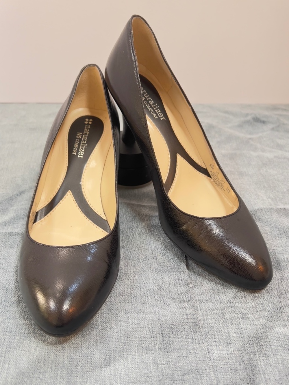 Naturalizer Black Leather N5 Comfort Pumps size 6.5M